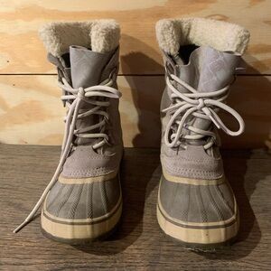 Women's Gray Winter Boots